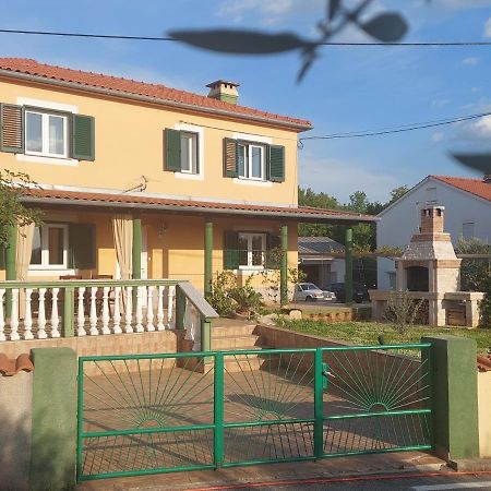 Vila Paula Malinska Exteriér fotografie